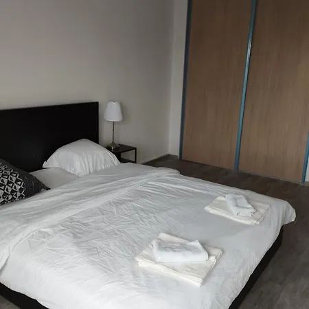 Grand Pour Max 11 Personnes * Brest