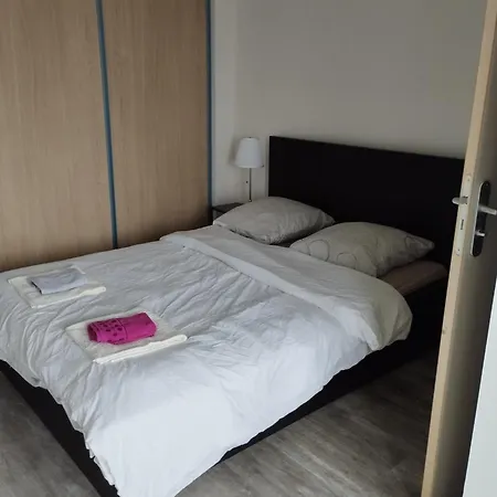 Grand Pour Max 11 Personnes * Brest